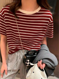 Camiseta Listrada Feminina | Básica, Confortável e Atemporal - EVREN