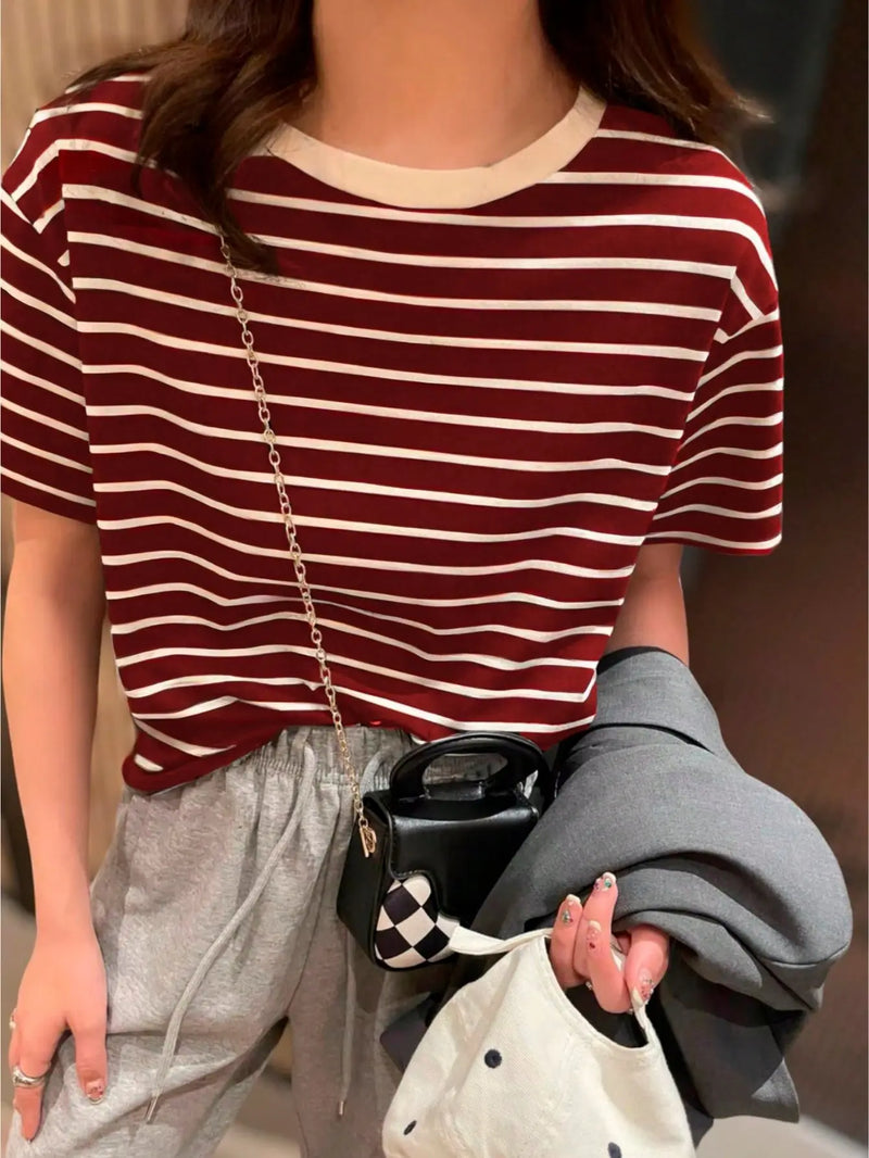 Camiseta Listrada Feminina | Básica, Confortável e Atemporal - EVREN