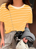 Camiseta Listrada Feminina | Básica, Confortável e Atemporal - EVREN