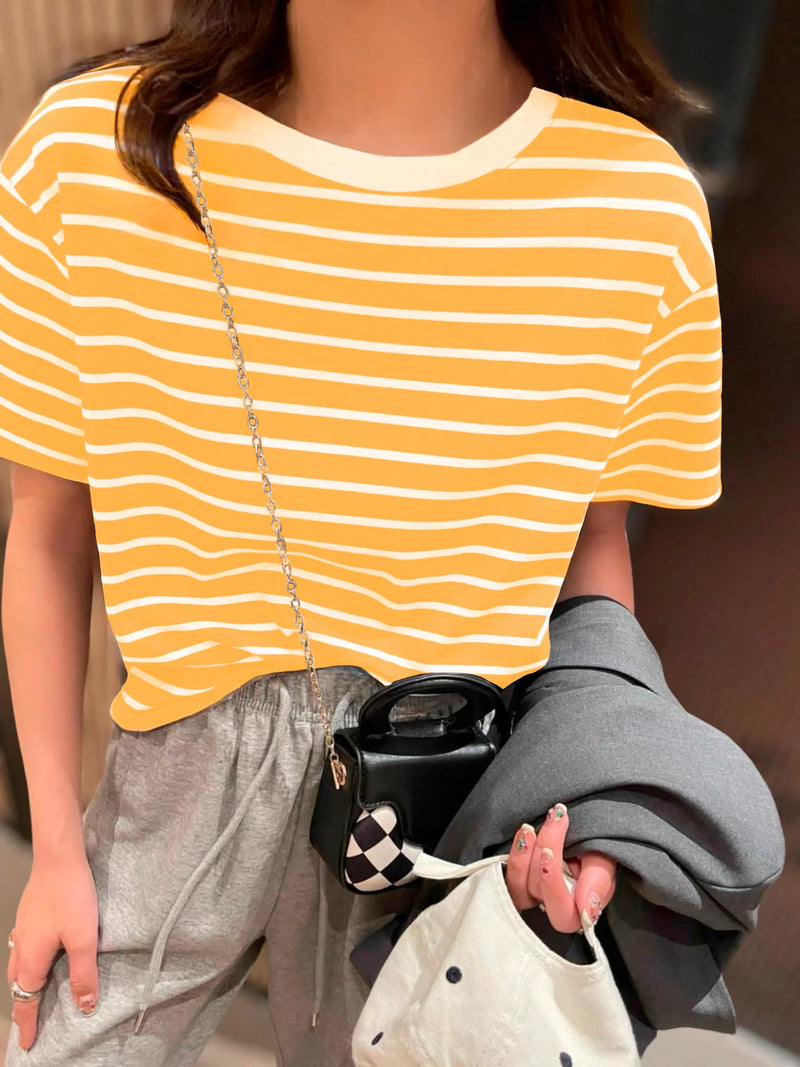 Camiseta Listrada Feminina | Básica, Confortável e Atemporal - EVREN